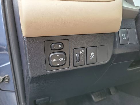 Used 2013 Toyota RAV4 XLE image 24