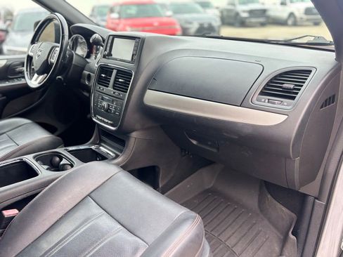 Used 2020 Dodge Grand Caravan GT image 12