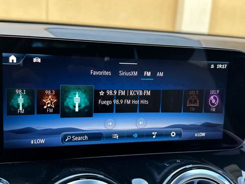 New 2025 Mercedes-Benz GLB 250 4MATIC image 17