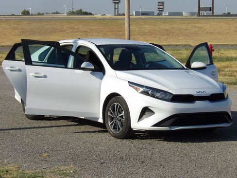 Used 2024 Kia Forte LXS FWD image 25