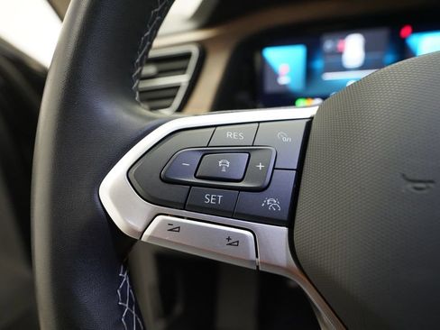 Used 2024 Volkswagen Atlas SE AWD/4WD image 19