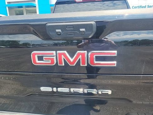Used 2025 GMC Sierra 1500 SLT AWD/4WD image 3