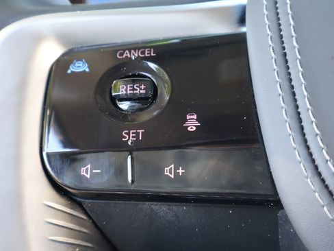 Certified 2025 INFINITI QX80 Sensory image 30