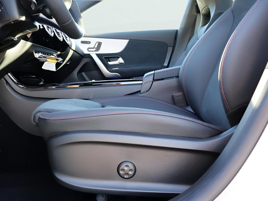 New 2026 Mercedes-Benz CLA 35 AMG 4MATIC image 40
