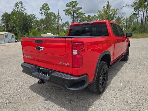 Used 2022 Chevrolet Silverado 1500 ZR2 w/ Technology Package AWD/4WD image 4