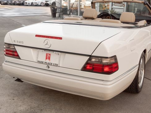Used 1995 Mercedes-Benz E 320 Convertible image 6