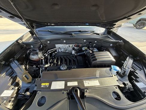 Used 2020 Volkswagen Atlas Cross Sport SE w/ Panoramic Sunroof Package image 34