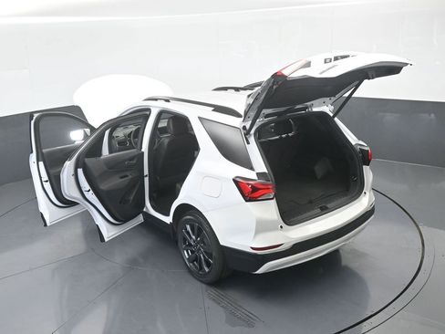 Used 2023 Chevrolet Equinox RS image 68