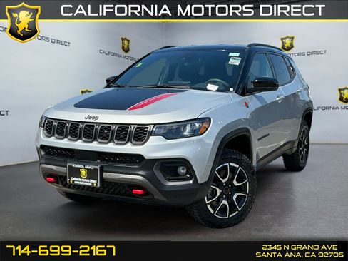Used 2025 Jeep Compass Trailhawk AWD/4WD image 1