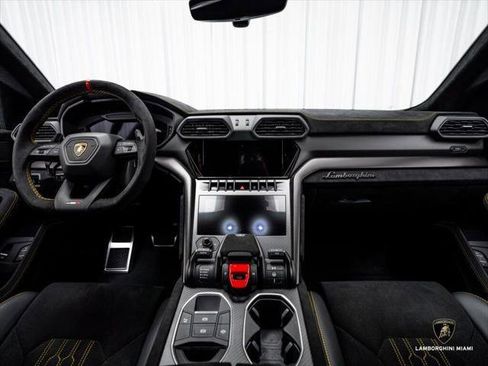Used 2024 Lamborghini Urus Performante AWD/4WD image 45
