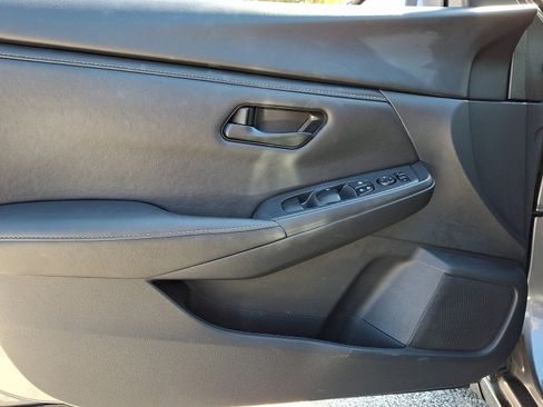 Used 2025 Nissan Sentra S image 12