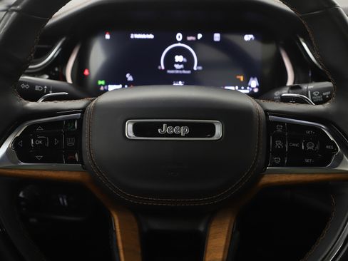 Used 2023 Jeep Grand Cherokee L Summit AWD/4WD image 32