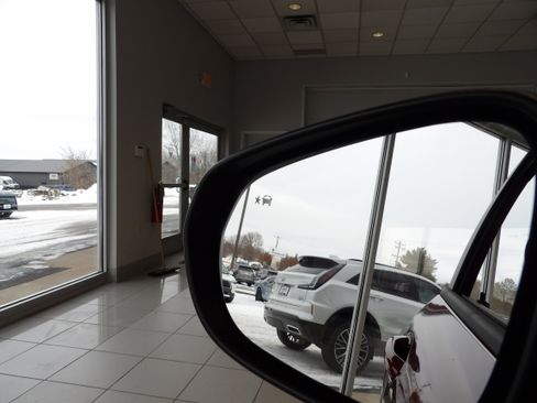 Used 2024 Chevrolet Trax RS w/ Sunroof Package image 8