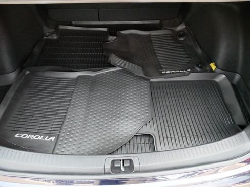 Used 2020 Toyota Corolla XSE FWD image 18