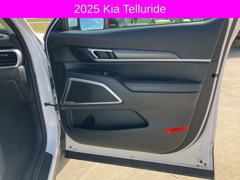 Used 2025 Kia Telluride S image 13