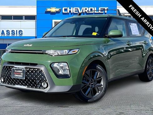 Used 2022 Kia Soul EX image 3