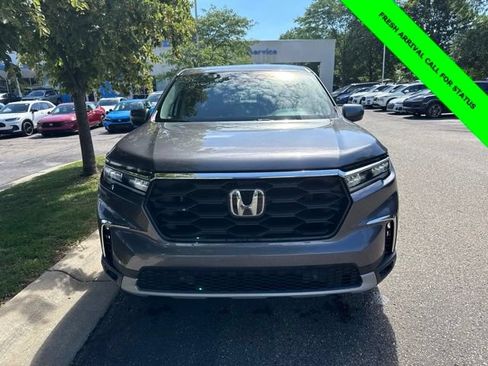 Used 2025 Honda Pilot EX-L image 12