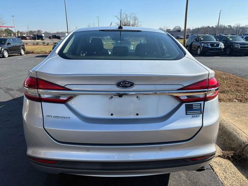 Used 2018 Ford Fusion SE image 6
