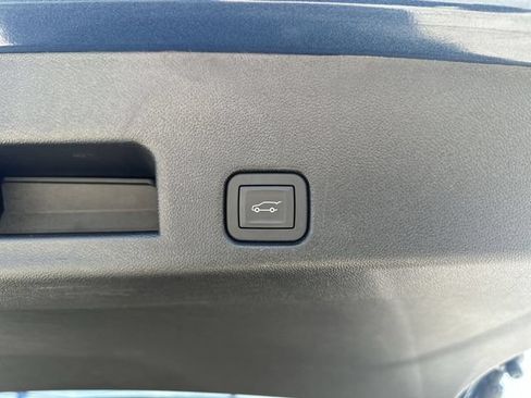 Used 2025 Chevrolet Traverse LT FWD image 44