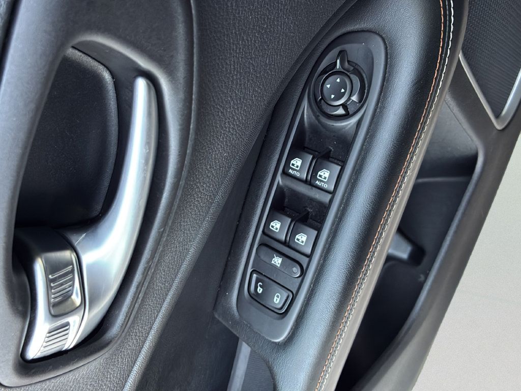 Used 2018 Jeep Compass Latitude w/ Popular Equipment Group FWD image 21