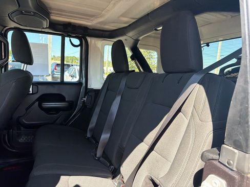 Used 2018 Jeep Wrangler Unlimited Sport S image 21