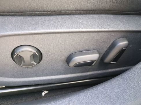 Used 2025 Volkswagen Jetta SE FWD image 20