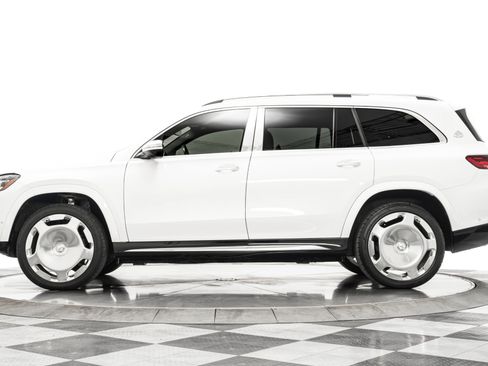 Used 2024 Mercedes-Benz Maybach GLS 600 4MATIC image 6