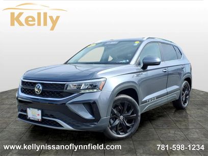 Used 2022 Volkswagen Taos SE w/ Panoramic Sunroof Package