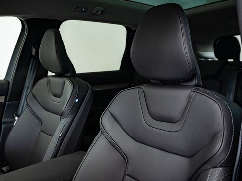 Used 2025 Volvo EX90 Plus image 23