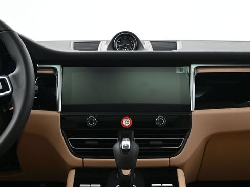Certified 2026 Porsche Macan AWD/4WD image 11