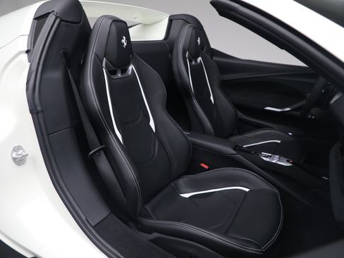 Used 2025 Ferrari 296 GTS RWD image 17