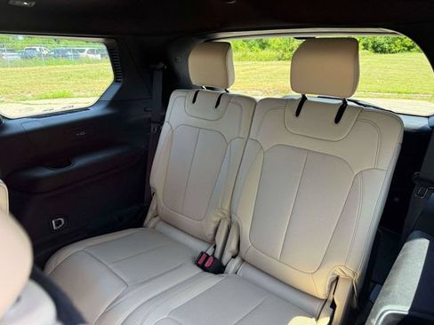 Used 2023 Jeep Grand Cherokee L Limited w/ Luxury Tech Group II AWD/4WD image 14