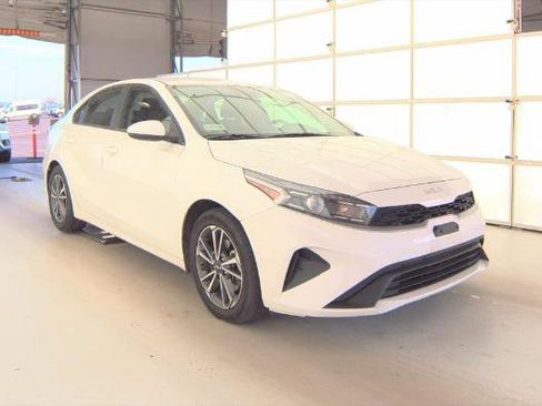 Used 2023 Kia Forte LXS FWD image 3