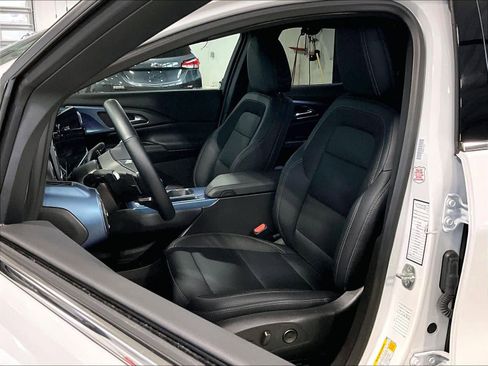 Used 2025 Chevrolet Equinox EV LT w/ Convenience Package image 10