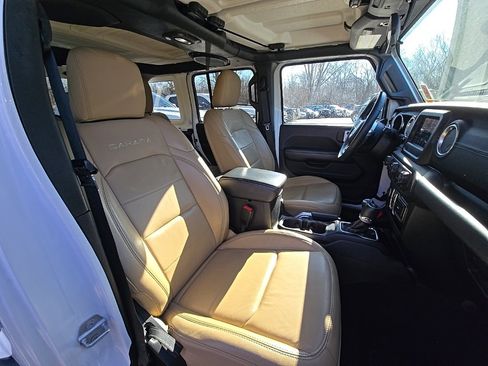 Used 2018 Jeep Wrangler Unlimited Sahara image 17