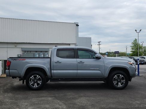 Used 2019 Toyota Tacoma TRD Sport image 6