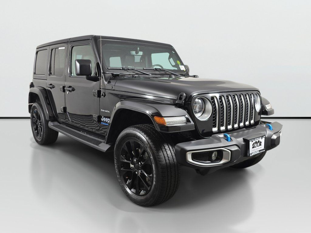 Used 2023 Jeep Wrangler Unlimited Sahara AWD/4WD image 8
