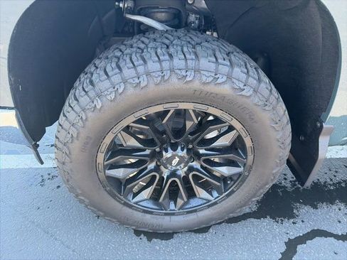 Used 2025 Chevrolet Silverado 1500 LT AWD/4WD image 2