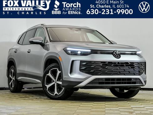 Certified 2025 Volkswagen Tiguan SE w/ Panoramic Sunroof Package AWD/4WD image 1