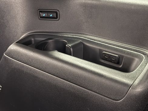 Used 2025 Ford Expedition Platinum image 29