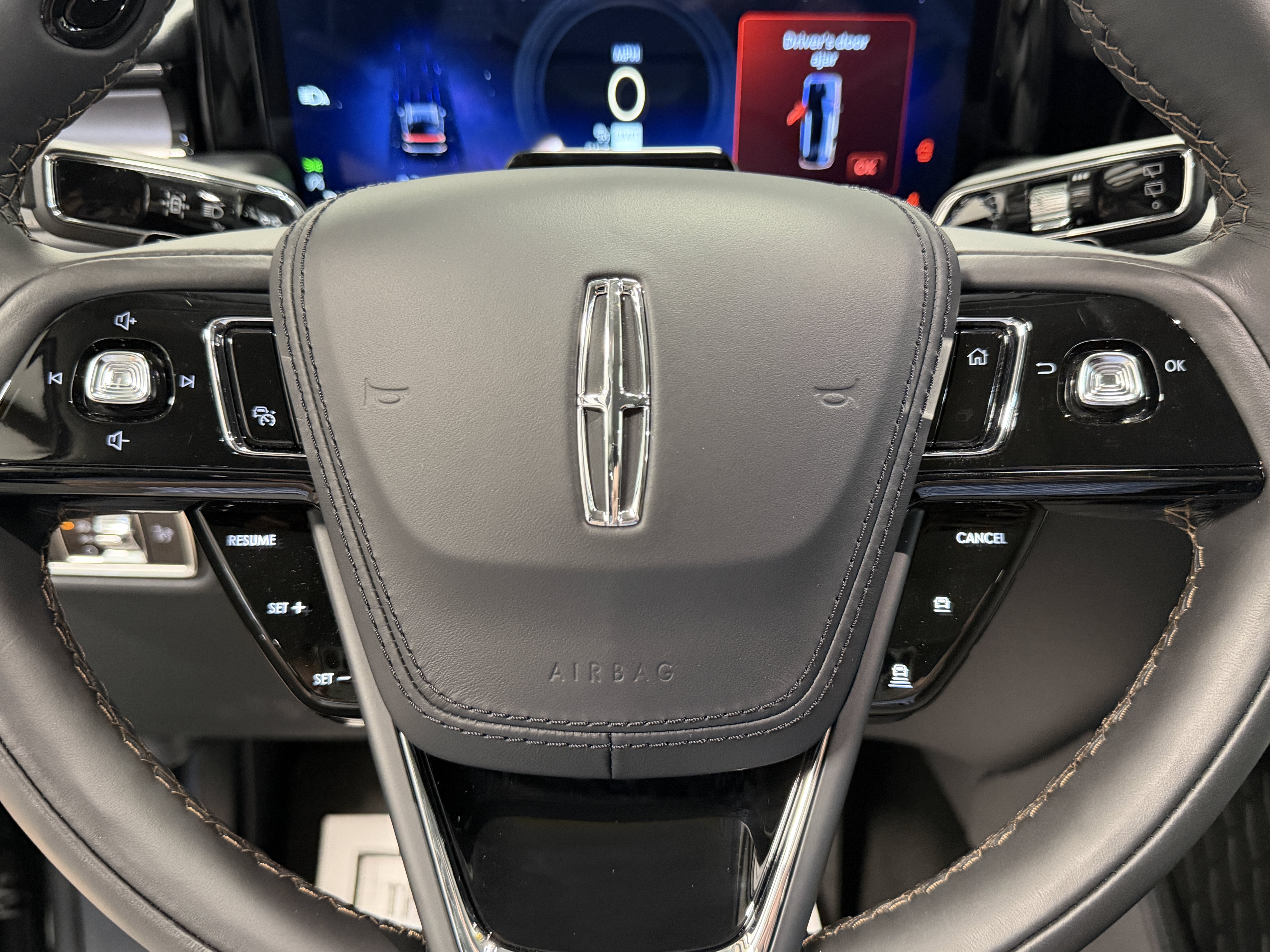 Used 2025 Lincoln Aviator AWD w/ Jet Appearance Package image 15