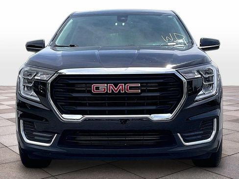 Used 2024 GMC Terrain SLE FWD image 3