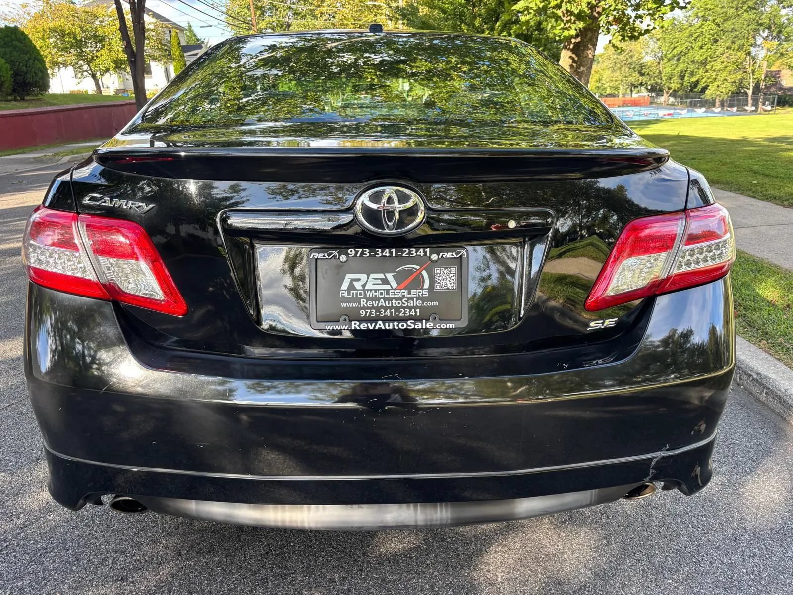 Used 2011 Toyota Camry SE w/ SE Extra-Value Pkg #1 FWD image 4