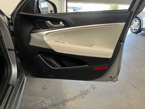 Used 2024 Genesis G70 2.5T RWD image 12