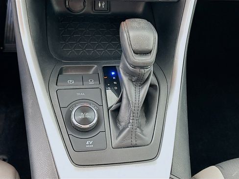 Used 2019 Toyota RAV4 XLE image 24