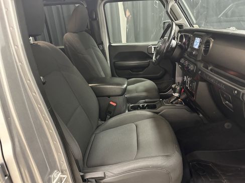 Used 2019 Jeep Wrangler Unlimited Sport S image 33