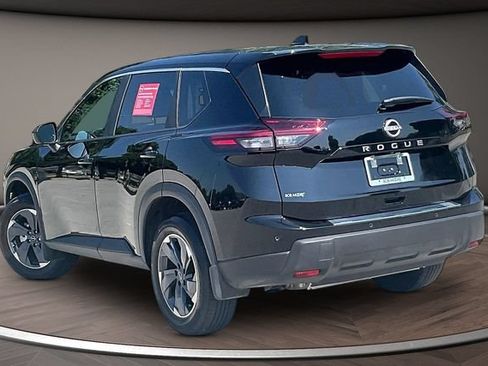 Certified 2026 Nissan Rogue SV FWD image 10