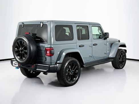 Used 2024 Jeep Wrangler Unlimited Sahara w/ Safety Group AWD/4WD image 15