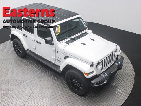 Used 2023 Jeep Wrangler Unlimited Sahara AWD/4WD image 3