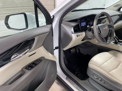 Used 2021 Cadillac XT6 Premium Luxury image 13